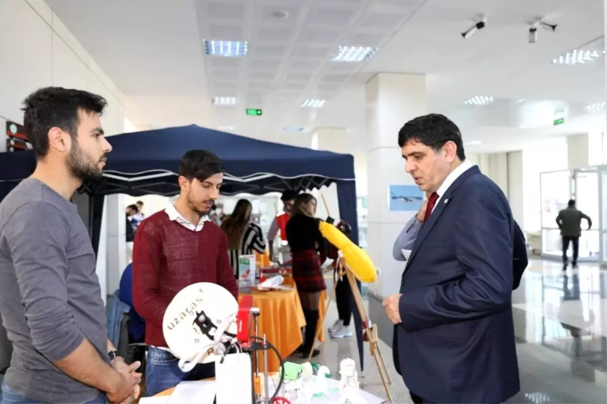 Iğdır Üniversitesi Rektörü Alma, öğrenci toplulukları stantlarını ziyaret etti