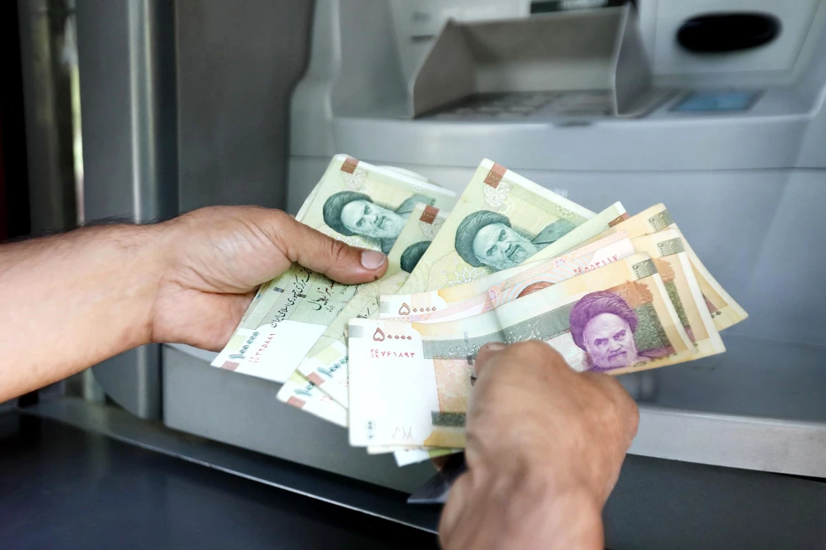 İran Sağlık Bakanı\'ndan koronavirüsün yayılmasına karşı "Kağıt para kullanmayın" çağrısı