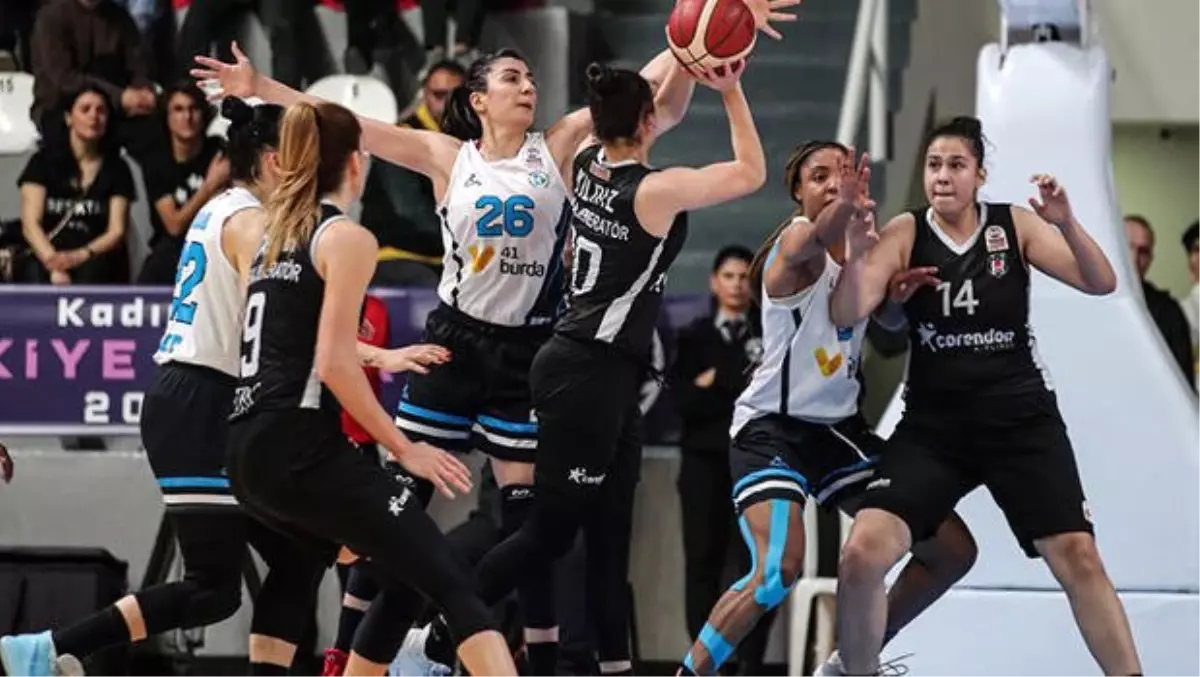 İzmit Belediyespor 84-71 Beşiktaş TRC İnşaat