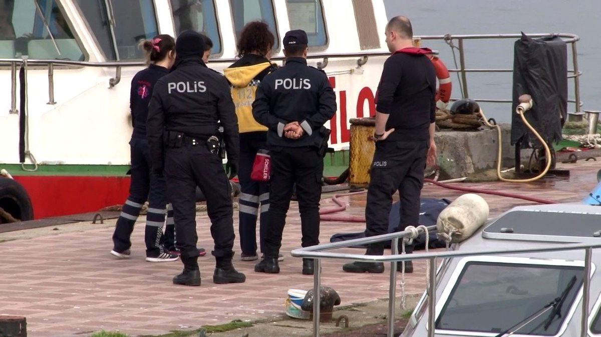 Kadıköy\'de denizde erkek cesedi bulundu