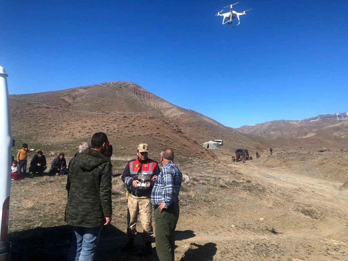 Kars\'ta jandarma kaçak avcıları drone ile yakaladı