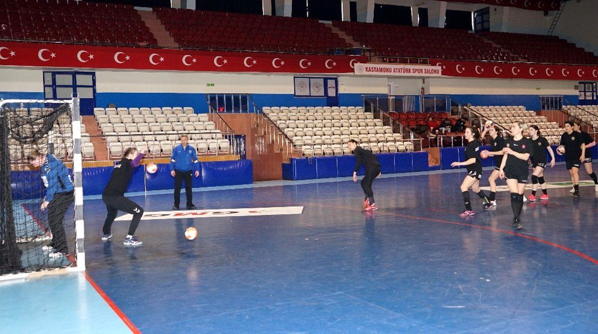 Kastamonu Belediyespor, Macaristan\'a hareket etti
