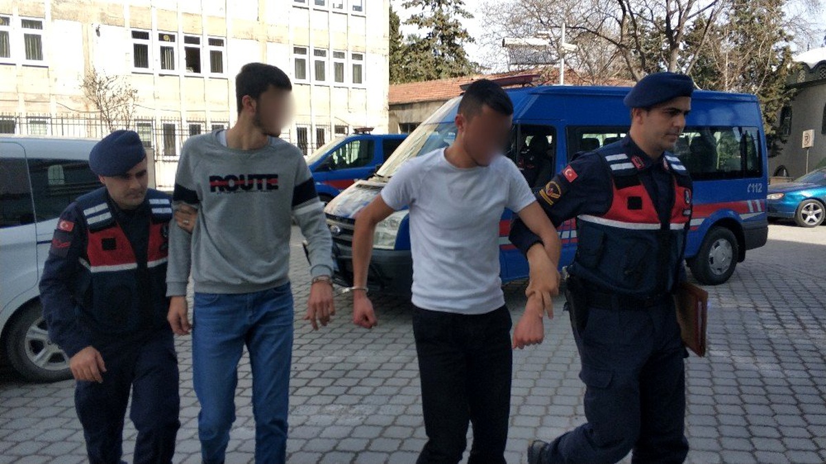 Kavgada bekçiyi bıçaklayan kardeşler adliyeye sevk edildi