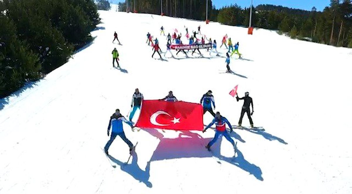 Kayakçılar, 3600 rakımda Türk bayrağı açtı