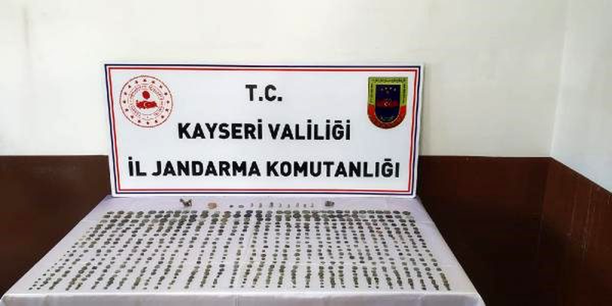 Kayseri\'de 711 sikke ele geçirildi; 2 gözaltı