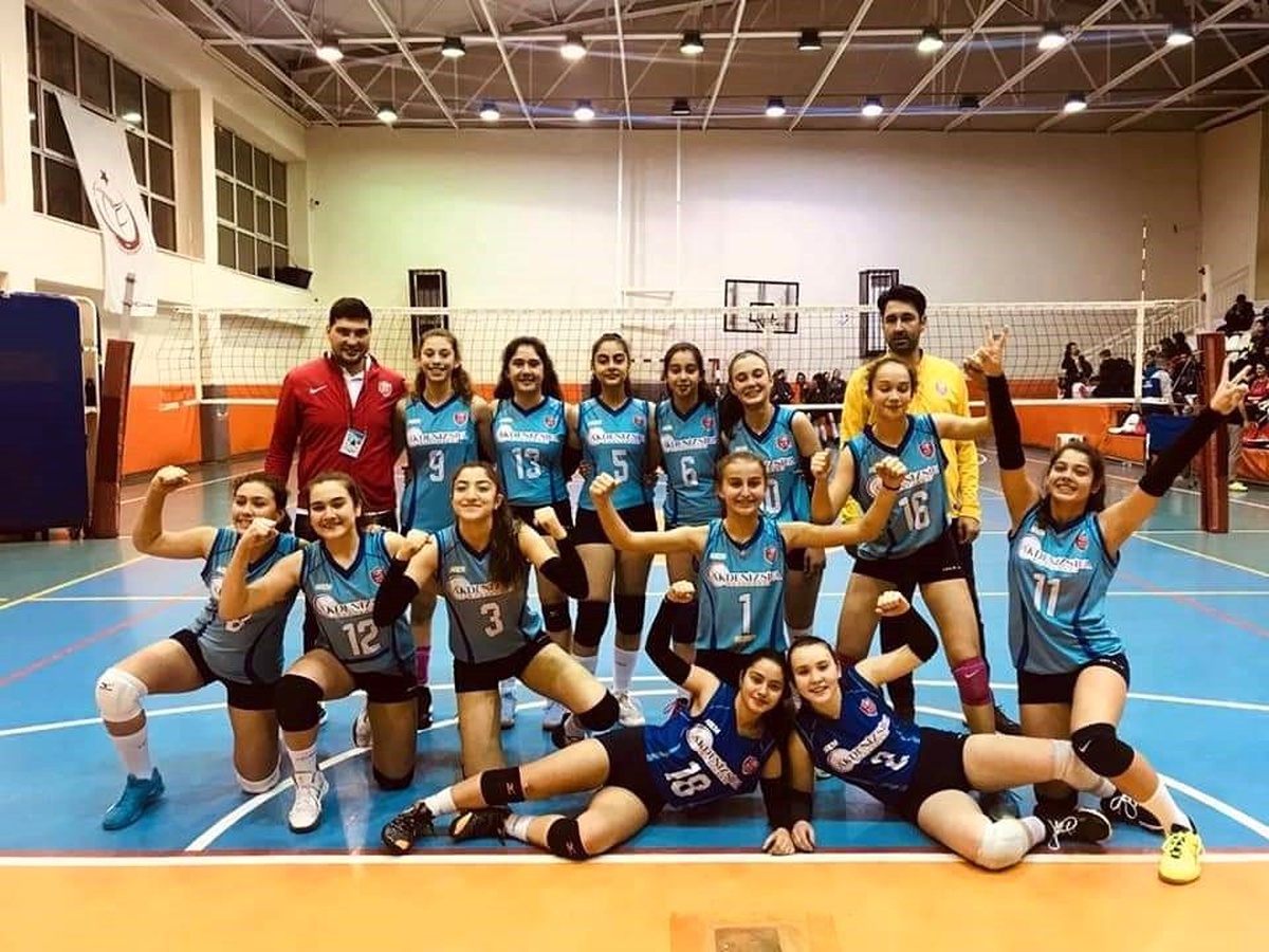 Kepez\'in küçük kızlar voleybol takımından galibiyet