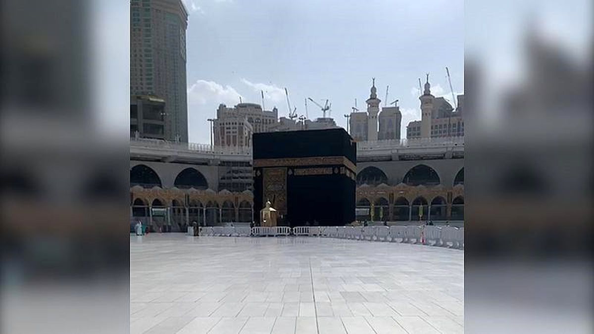 Covid-19 salgını nedeniyle ilaçlama yapılan Kabe bomboş kaldı