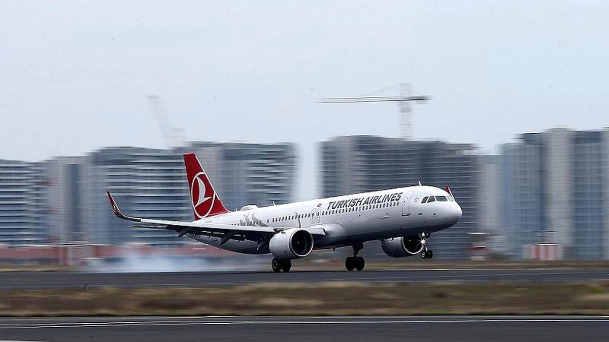 Türkiye üzerinden Singapur\'a giden THY uçağının bir yolcusunda koronavirüs tespit edildi