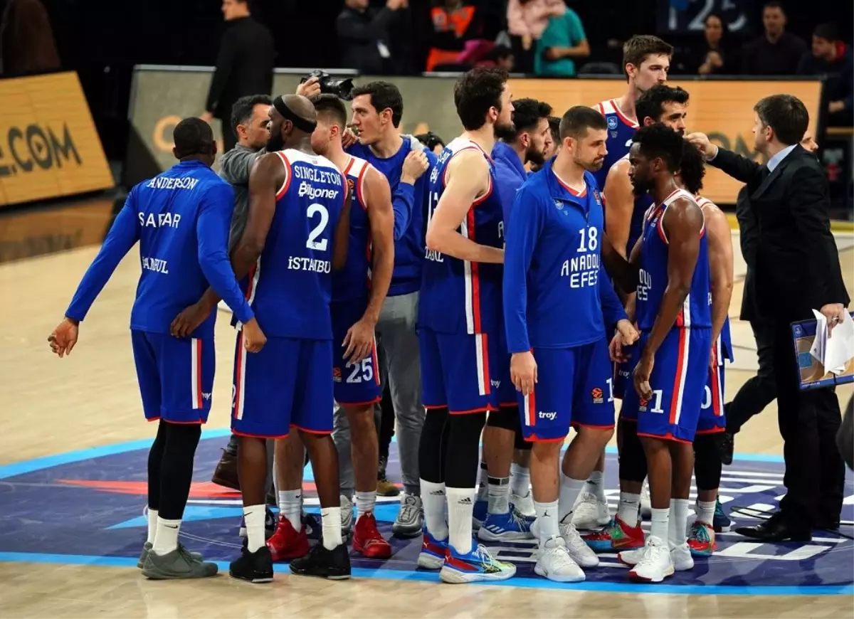 Lider Anadolu Efes\'in konuğu Olympiakos