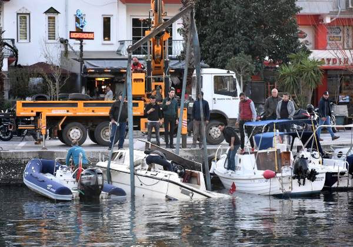 Marmaris\'te lodos ve sağanak yaşamı olumsuz etkiledi