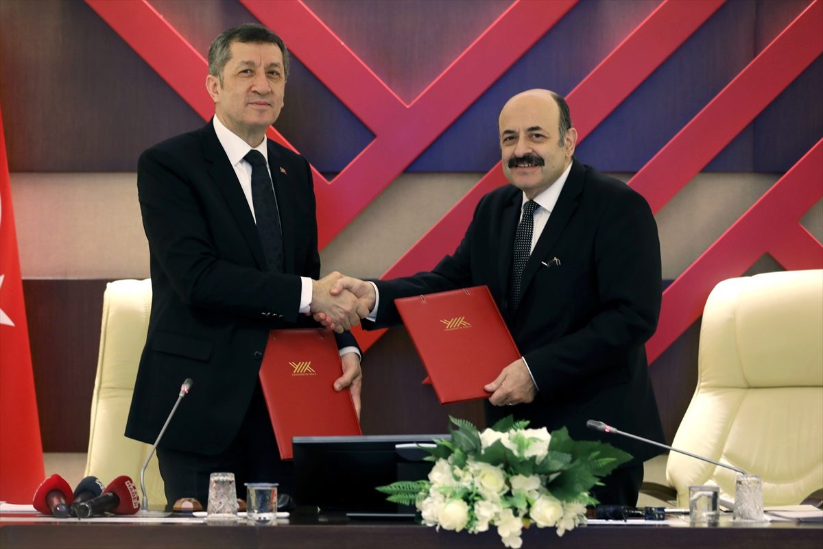 MEB ve YÖK öğretmenlerin mesleki gelişimini artıracak iş birliğine imza attı