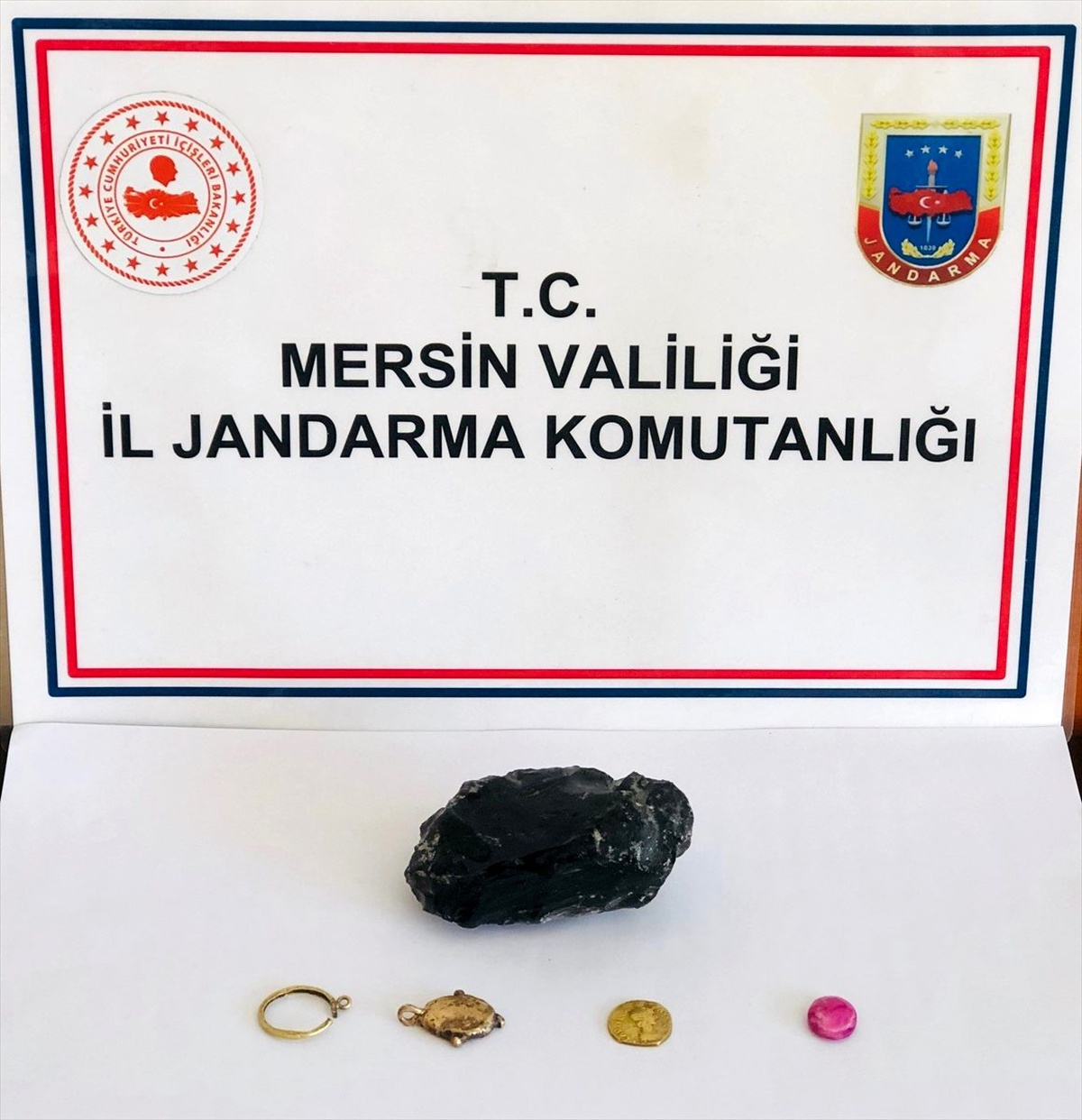 Mersin\'de, tarihi eser kaçakçılığı operasyonunda sikke ele geçirildi