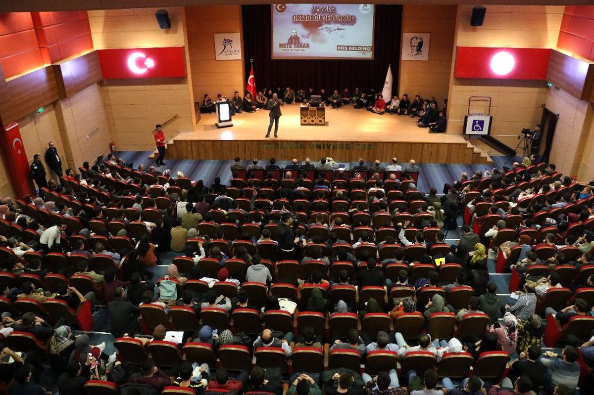 Mete Yarar: "Silahlı kuvvetlerin başarılı faaliyetleri diplomasinin önünü açtı"