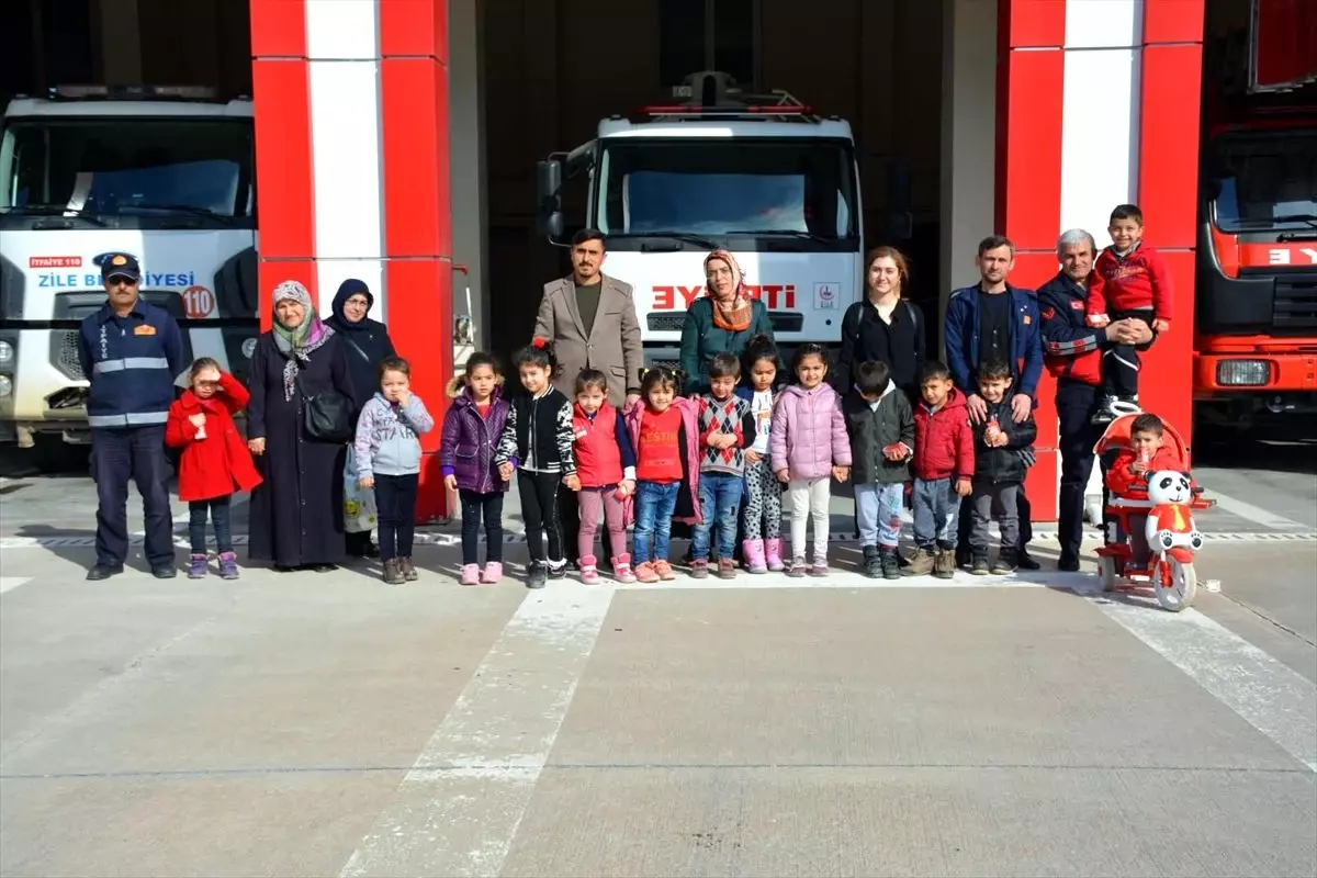 Minik öğrenciler itfaiyeyi ziyaret etti