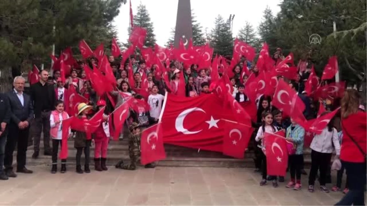 Minik öğrenciler şehitlik ziyaretiyle Mehmetçiğe destek verdi