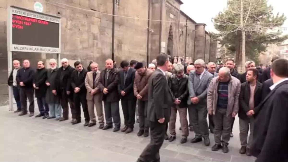 Müftü Güven, babasının cenaze namazını kıldırdı