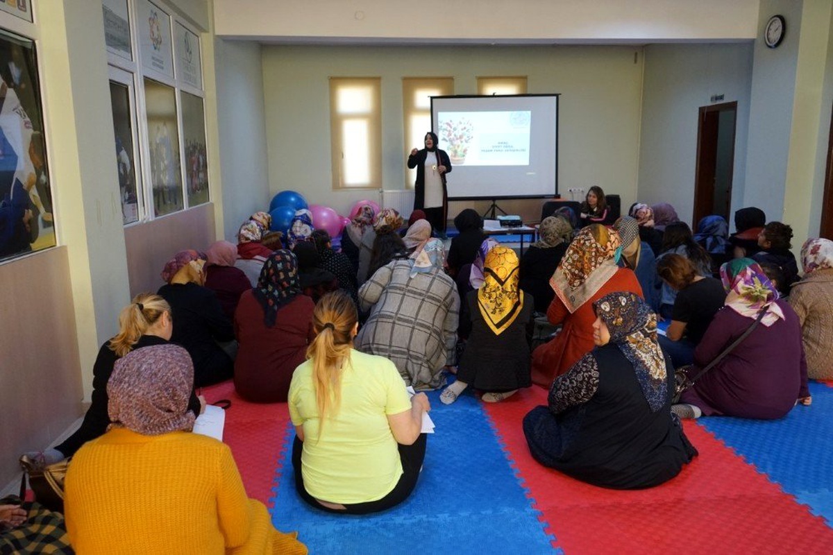 Nevşehirli kadınlara sağlıklı beslenme ve obeziteyle mücadele eğitimi verildi