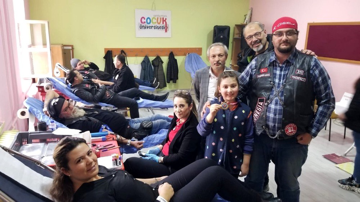 Öğrenci veli ve yakınlarından kan bağışı