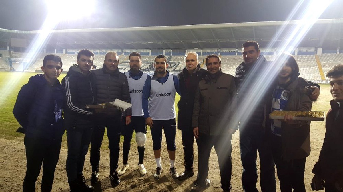 Öğrencilerden BB Erzurumspor\'a destek ziyareti