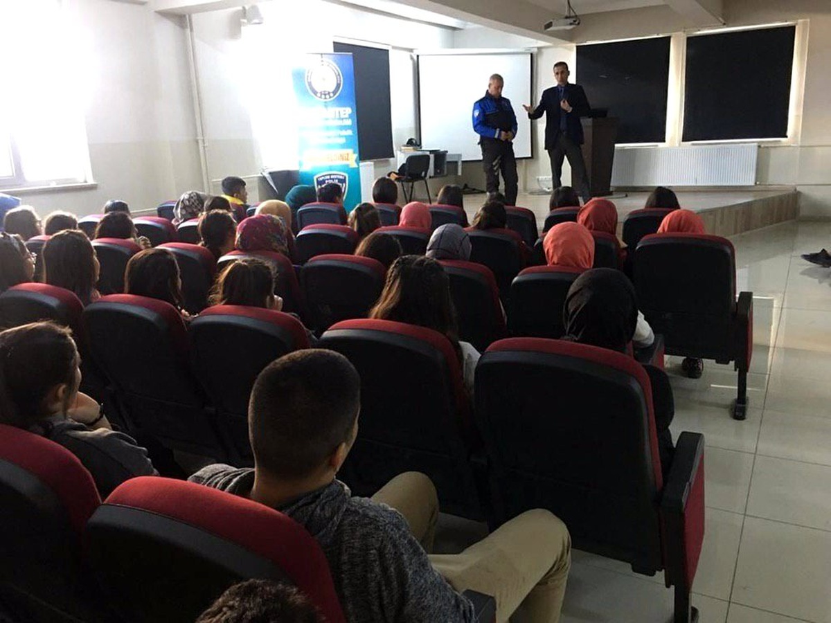 öğrencilere sosyal medya uyarısı
