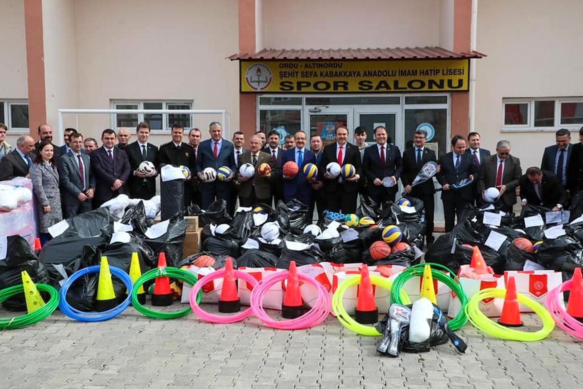 Ordu\'da 52 okula spor malzemesi dağıtıldı