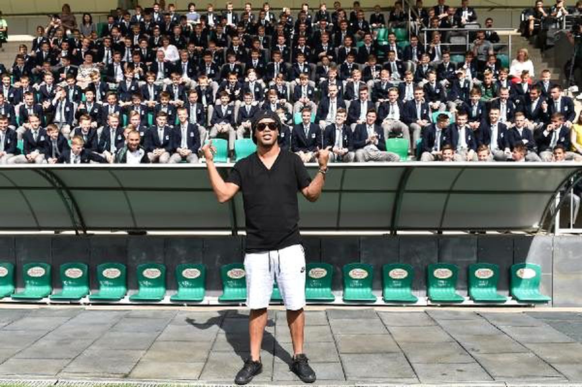 Ronaldinho gözaltına alındı