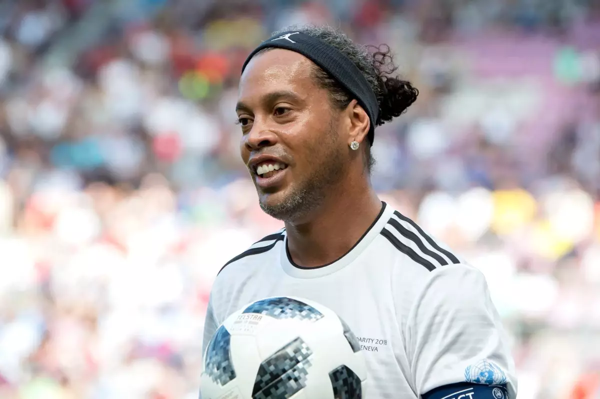 Ronaldinho, sahte pasaport iddiası nedeniyle gözaltına alındı