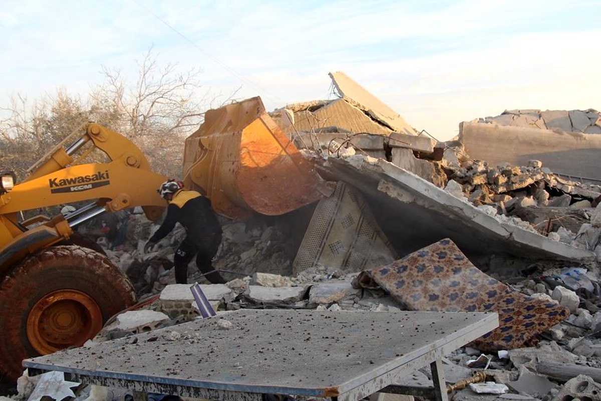 Rus uçakları bir tavuk çiftliğine sığınan sivilleri vurdu: 15 ölü