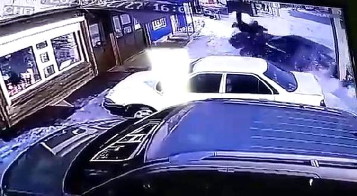 Rusya\'da alkollü sürücü aracıyla yayaların arasına daldı
