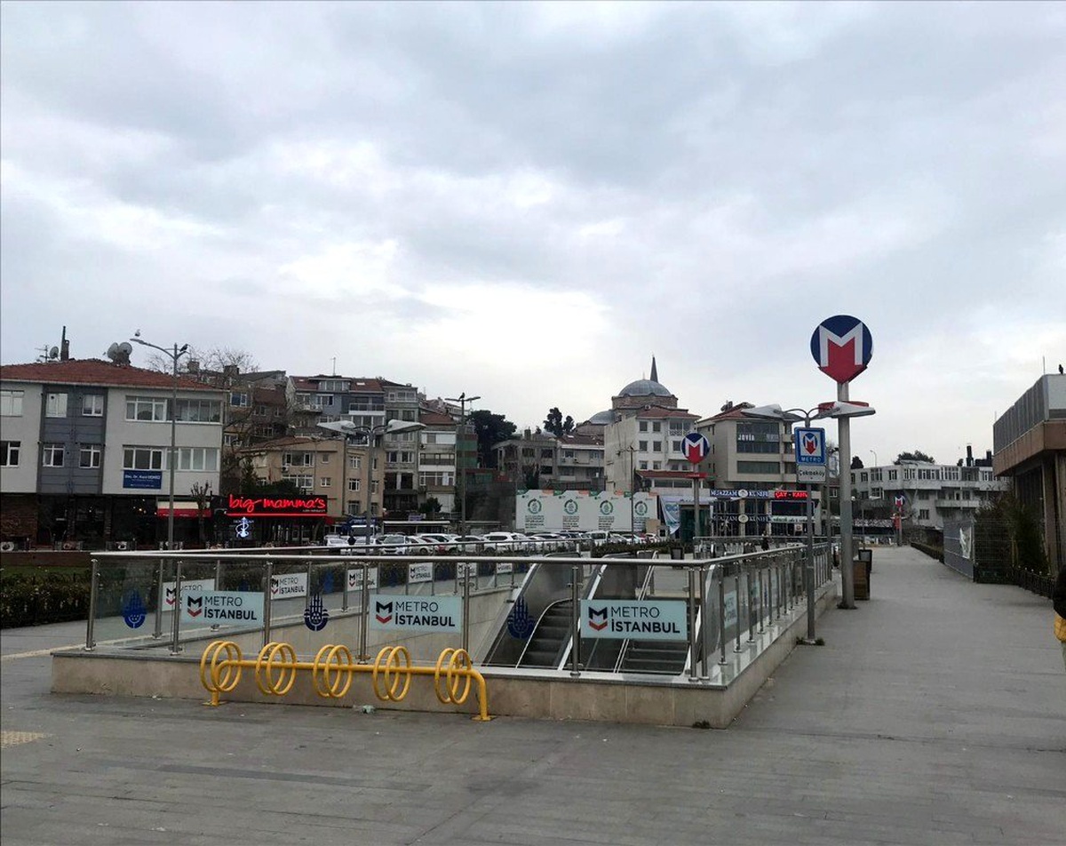 Saldırgan koca, boşanma aşamasındaki eşine sokak ortasında bıçakla saldırdı