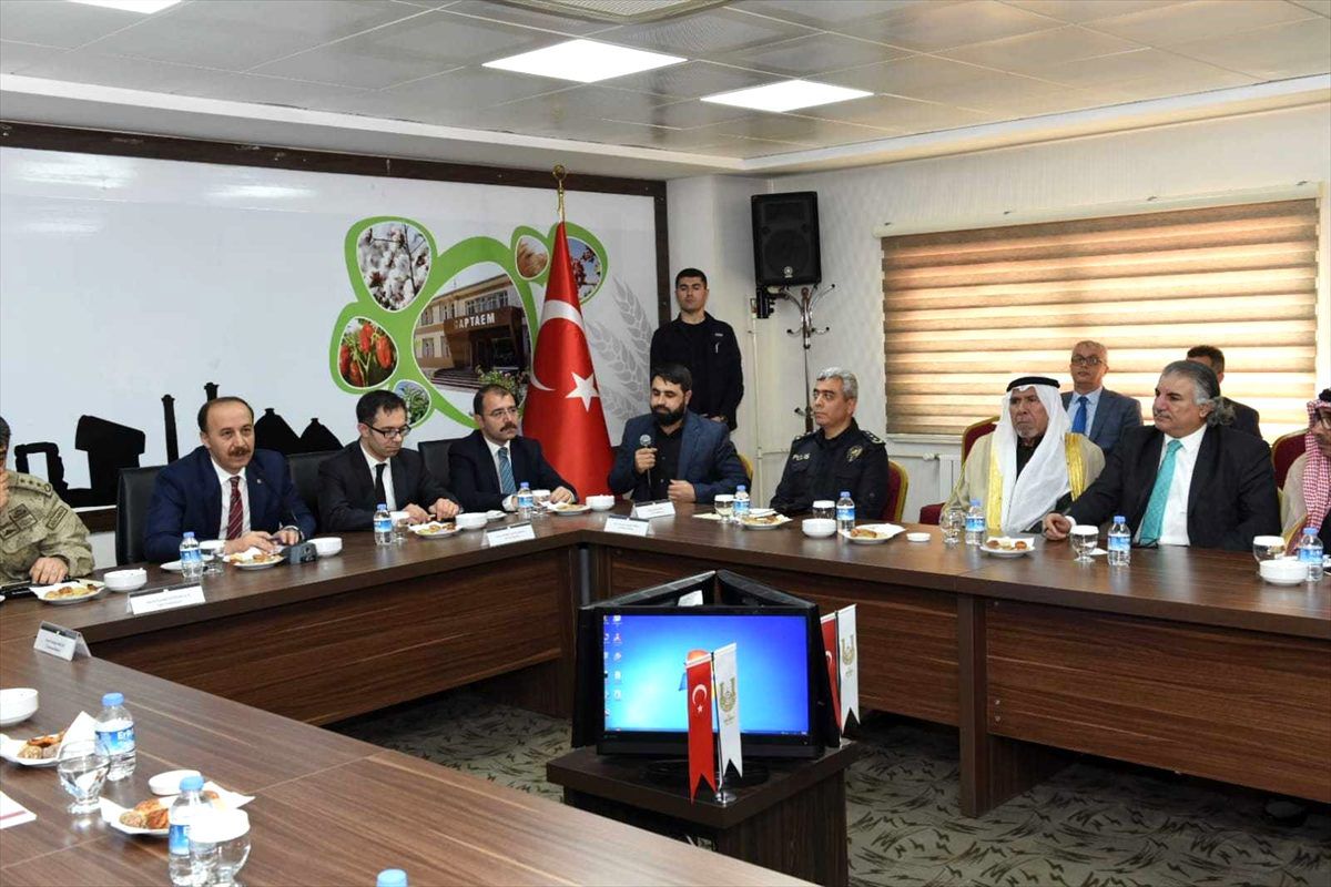 Şanlıurfa Valisi Abdullah Erin, Suriyeli kanaat önderlerini bilgilendirdi