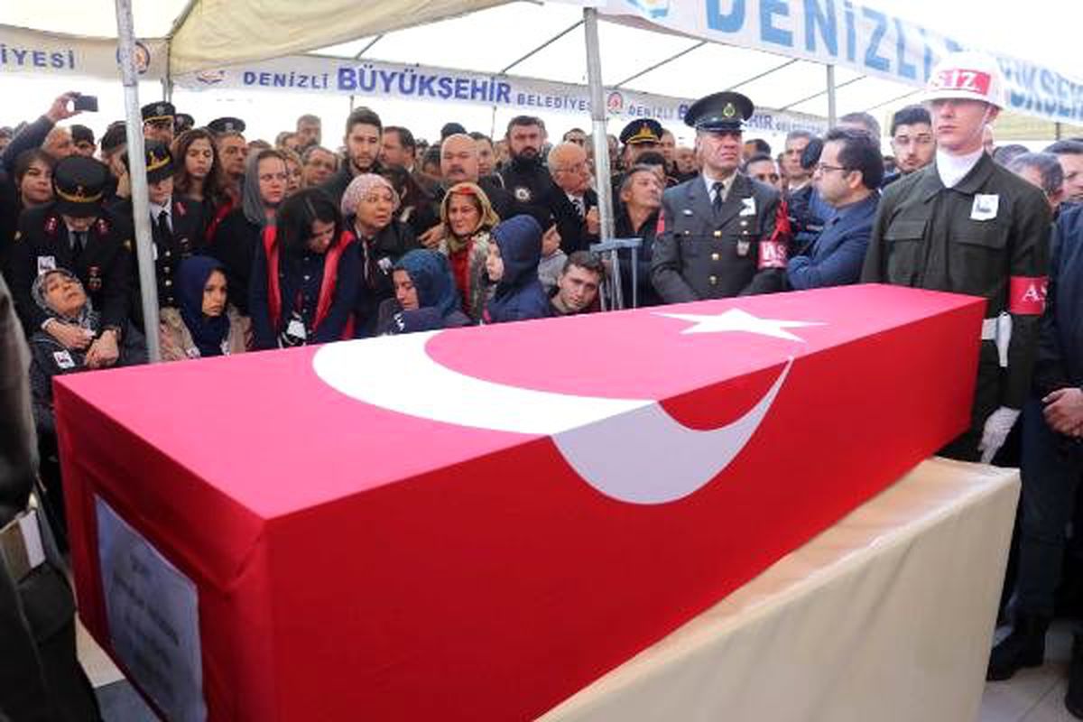 Şehit Uzman Onbaşı Akman\'ın cenazesi, Denizli\'ye getirildi (2)