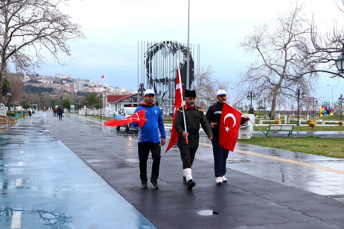 Şehitler için İstanbul\'dan Çanakkale\'ye yürüyorlar