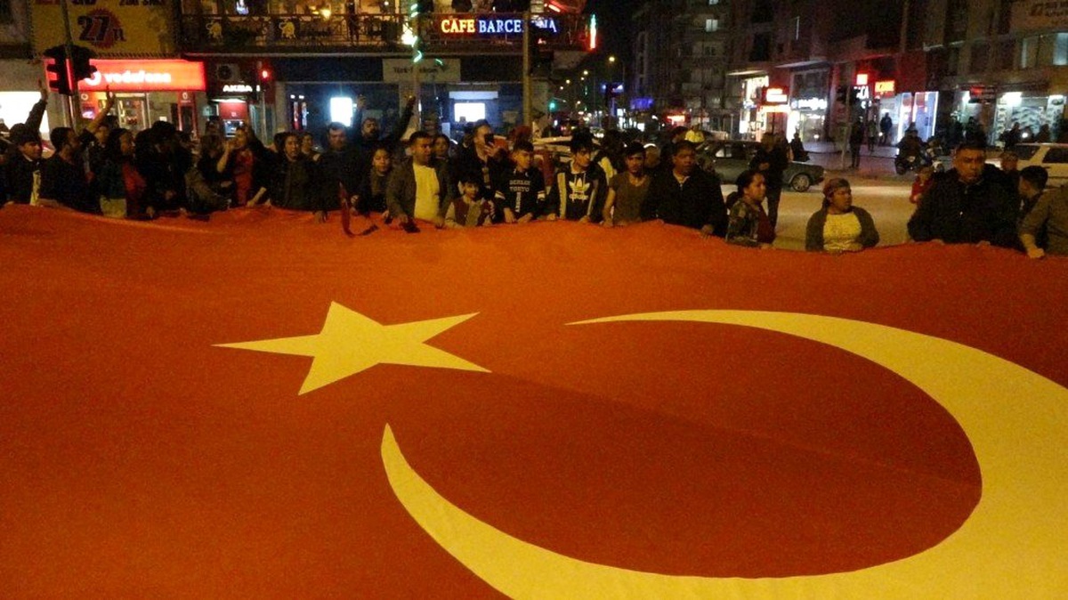 Serik\'te İdlib şehitlerine destek yürüyüşü