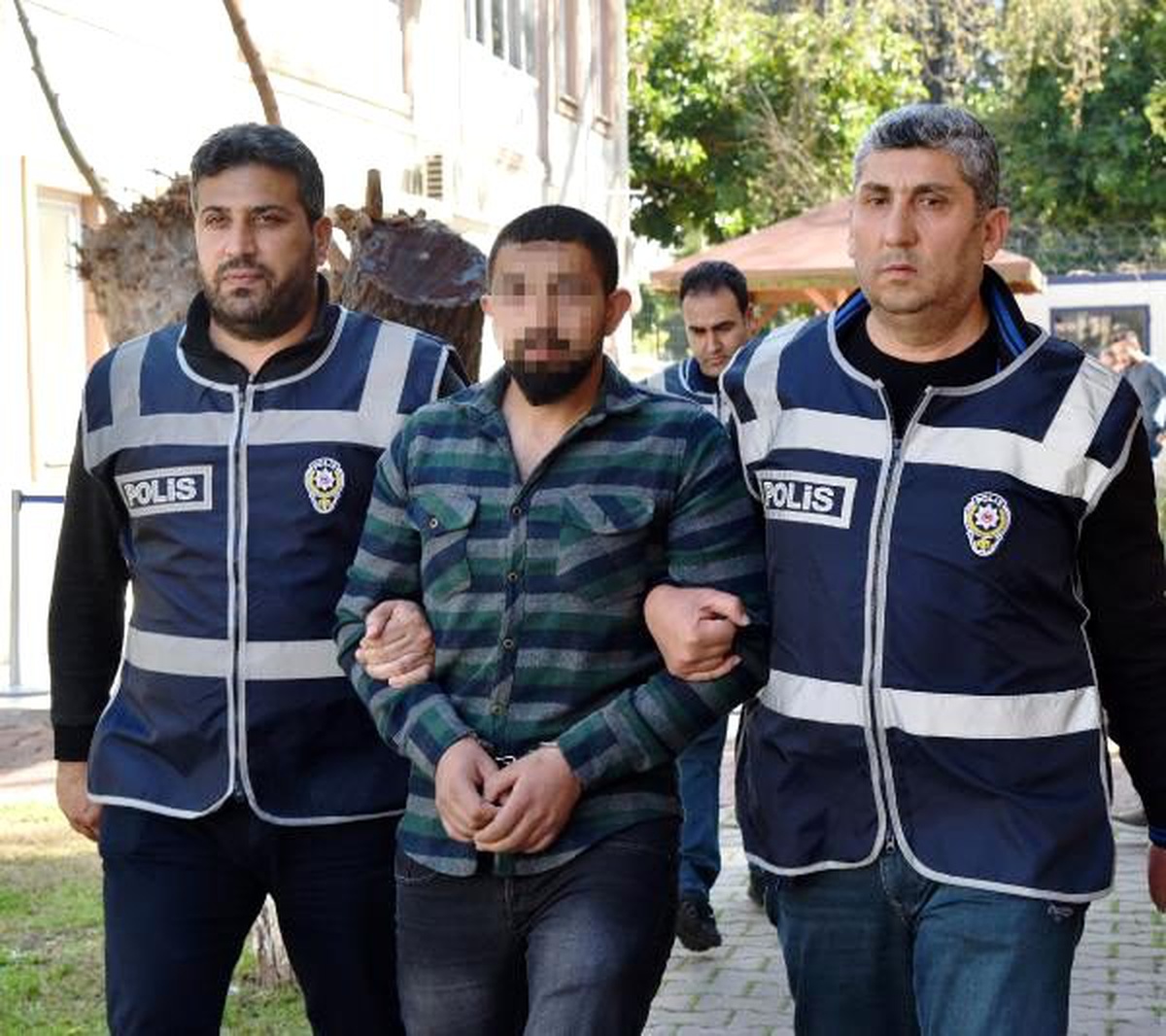 Sevgilisinin platonik aşığı, otomobilini yaktı