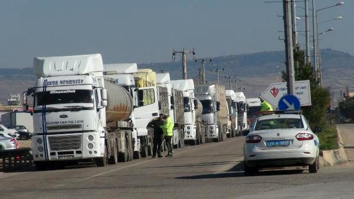 Suriye\'de, TSK üslerindeki araçlara yakıt desteği