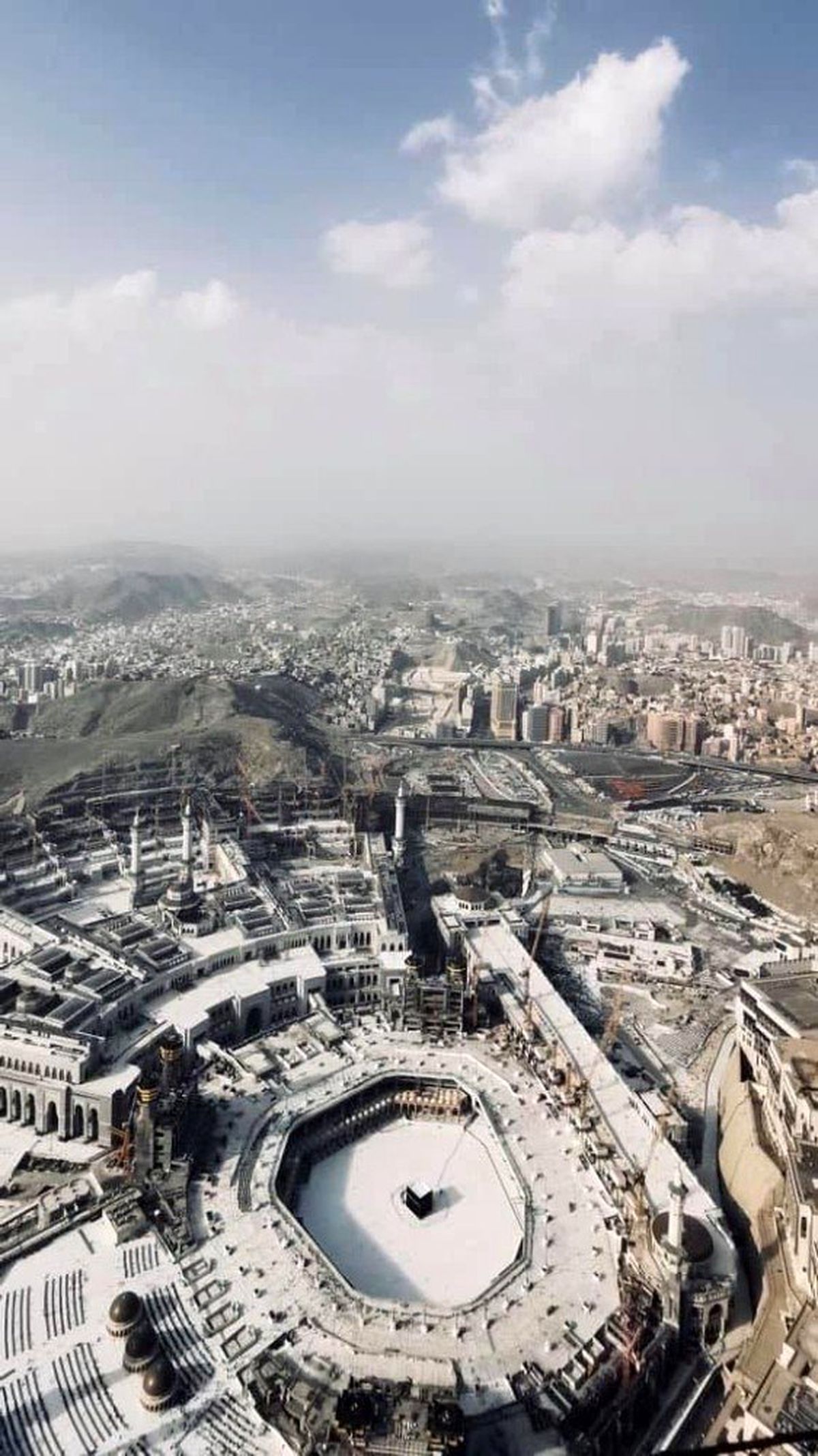 Suudi Arabistan, korona virüs nedeniyle Kâbe ziyaretlerini durdurdu