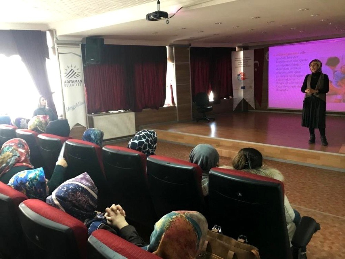 TOGEM\'den Kursiyerlerine aile içi iletişimin önemi semineri