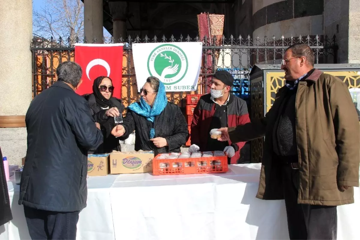 Türk Anneler Derneği şehitleri andı