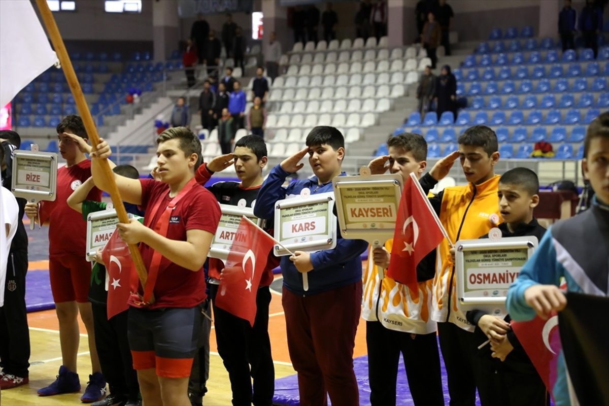 Türkiye Yıldızlar Güreş Şampiyonası, Tokat\'ta başladı