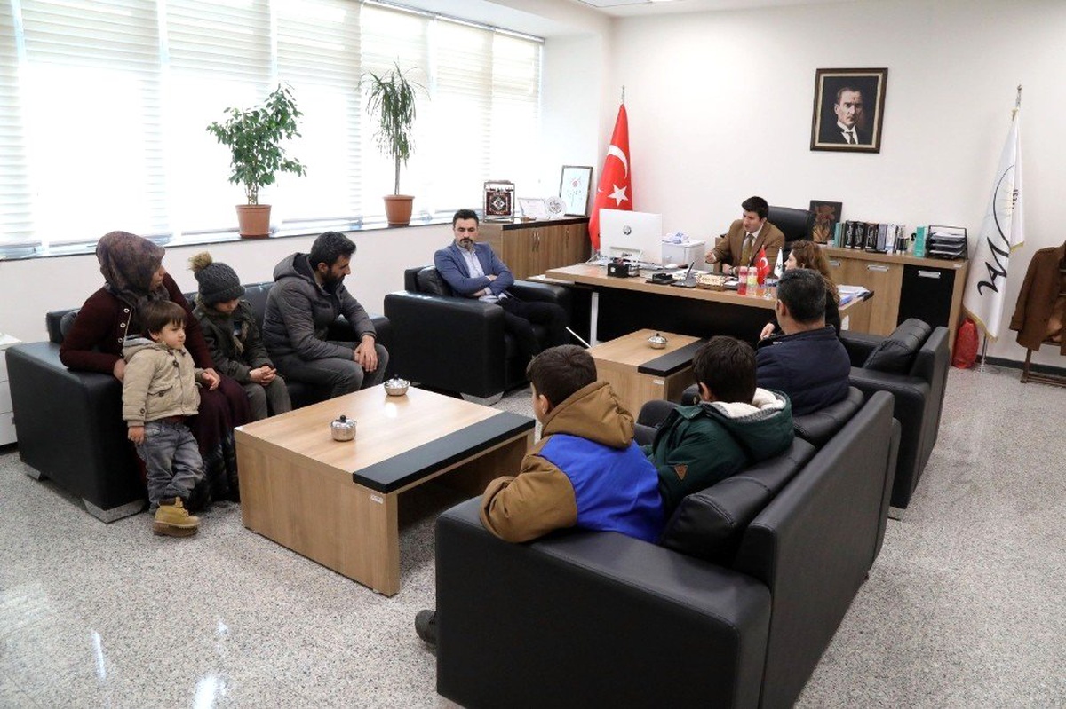 Van Büyükşehir Belediyesi Ahi ailesine yardımda bulundu