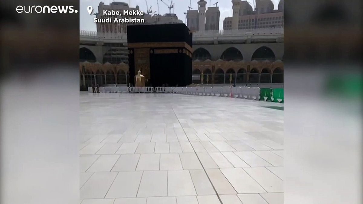 Video: Covid-19 salgını nedeniyle ilaçlama yapılan Kabe bomboş kaldı