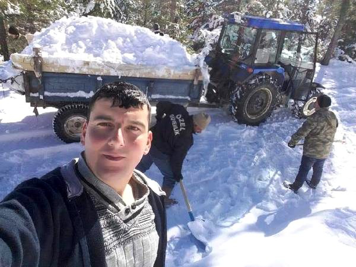 Yaz şerbeti için kar toplayıp, kuyularda saklıyorlar