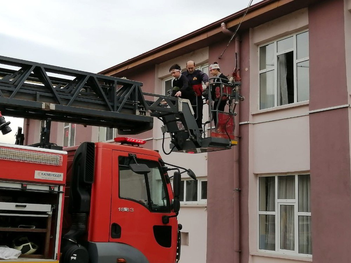 Yenice\'de öğrencilere deprem tatbikatı