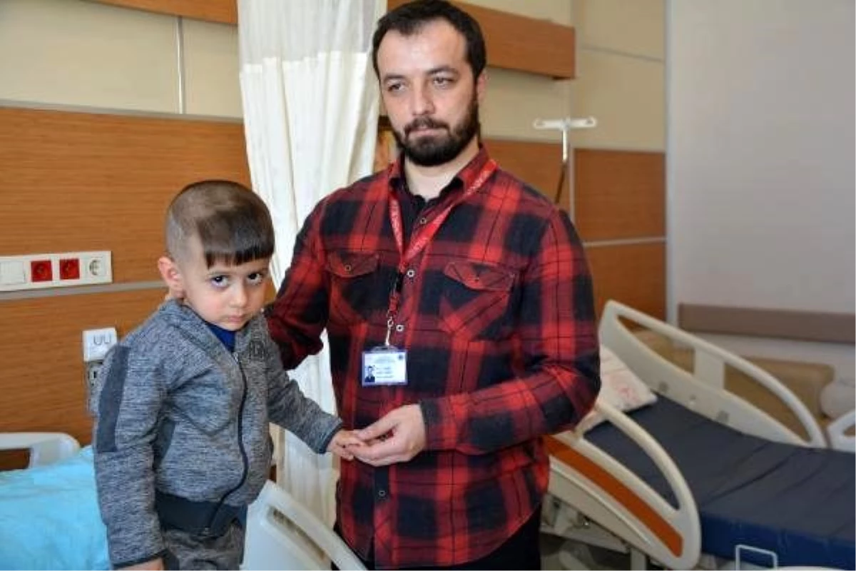 3 yaşındaki Ahmet, \'beyincik sarkması\' ameliyatıyla sağlığına kavuştu