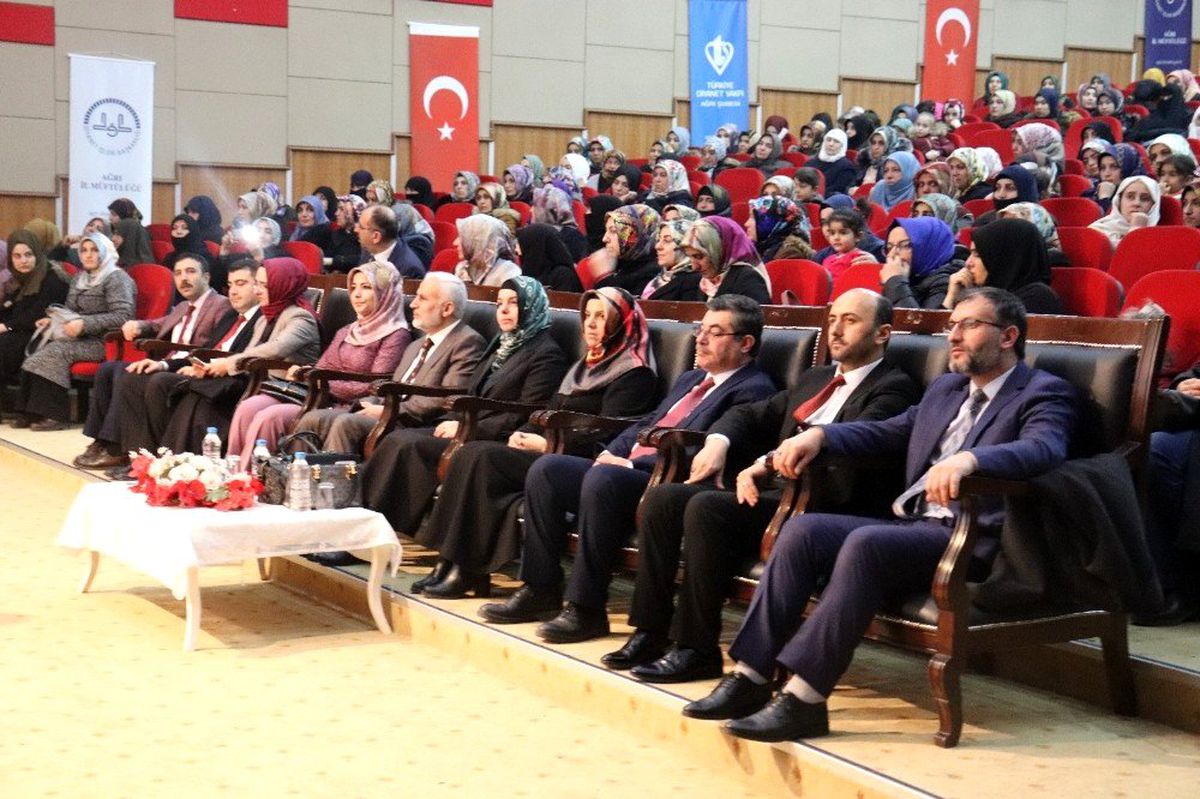 Ağrı\'da \'Hakları ve Saygınlığı ile İslam\'da Kadın\' konferansı düzenlendi