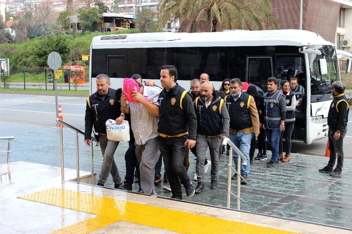 Alanya\'da fuhuş çetesine operasyon