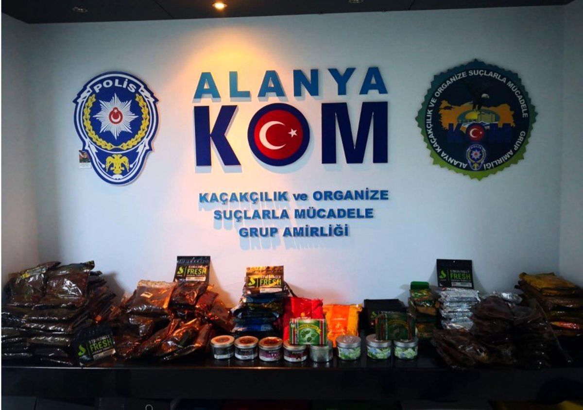 Alanya\'da kafeye kaçak nargile tütünü operasyonu