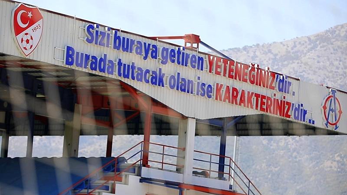 Altınordu: Türkiye\'nin en büyük \'futbol fabrikası\'nın hikayesi