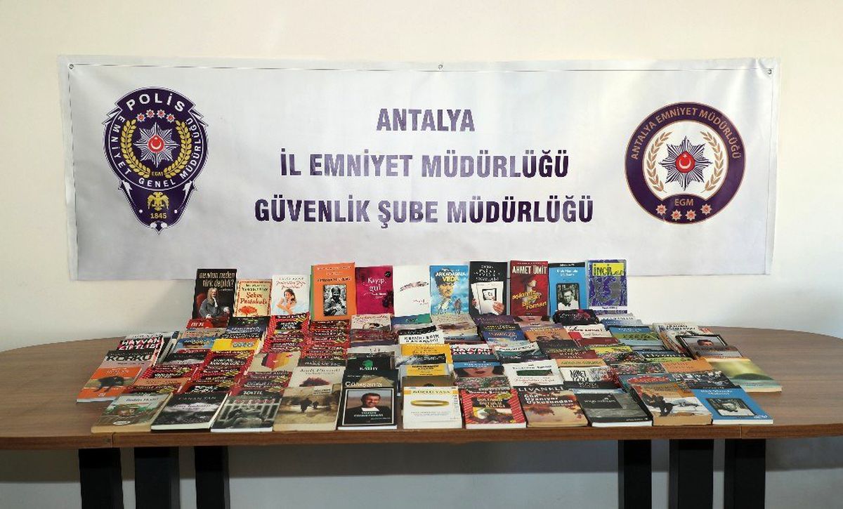 Antalya\'da bandrolsüz kitap operasyonu